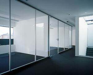 Foto Wohn- und Geschäftshaus mit Banklokal, Gampel