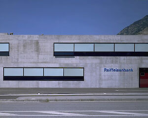 Foto Wohn- und Geschäftshaus mit Banklokal, Gampel