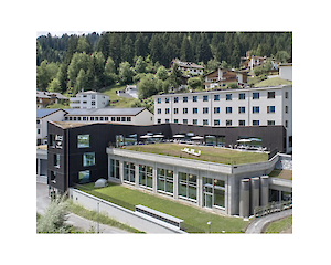 Sommerferien schon verplant? Unser Jugi-Projekt in Laax wartet auf Gäste! (Bild 1 via SwissYouthHostels)